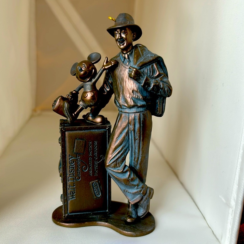 Walt Disney and Mickey Mouse “storytellers“ 1928 statue DCA keepsake ornament